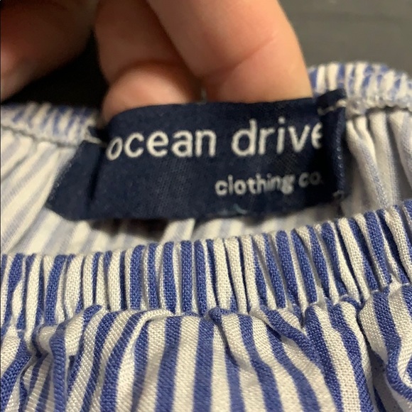 Adorable Versatile Nautical Top with anchors -L/XL - Picture 3 of 4